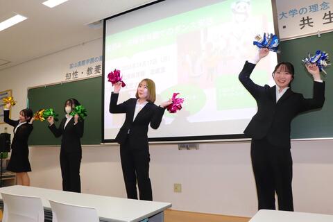 「みんなが踊りだすサンバ音楽のリズム」