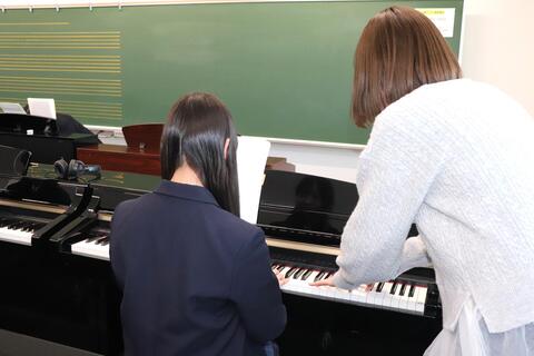 本学2年生の学生スタッフが優しくサポートします