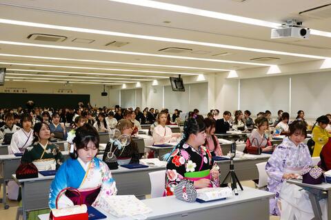 幼児教育学科 卒業証書授与式 ＝ E館7階講義室